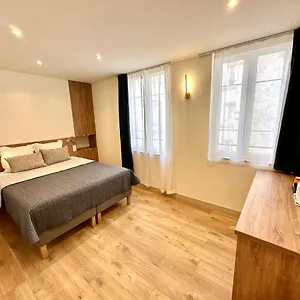 Zora París