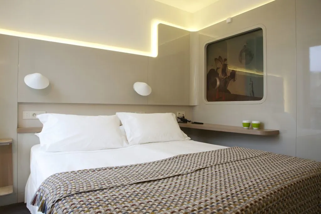 Hotel Le Marcel Paris Gare De L'Est 4*,